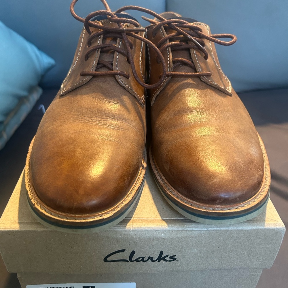 Clarks Men's Tan Leather Oxfords
